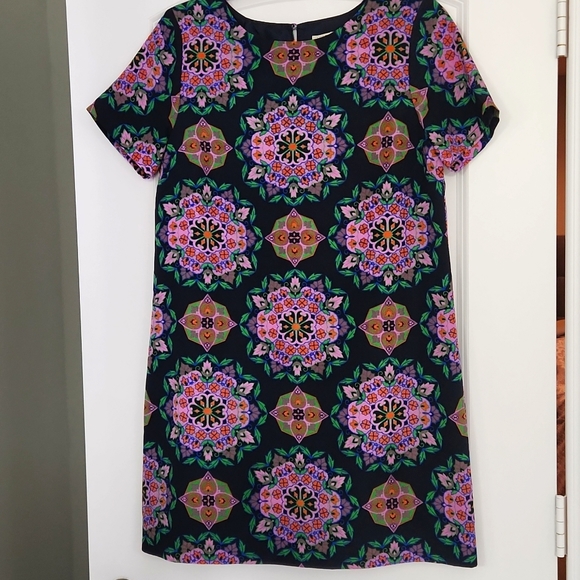J. Crew Dresses & Skirts - Beautiful J. Crew, festive, shift dress in great condition! Size 10
